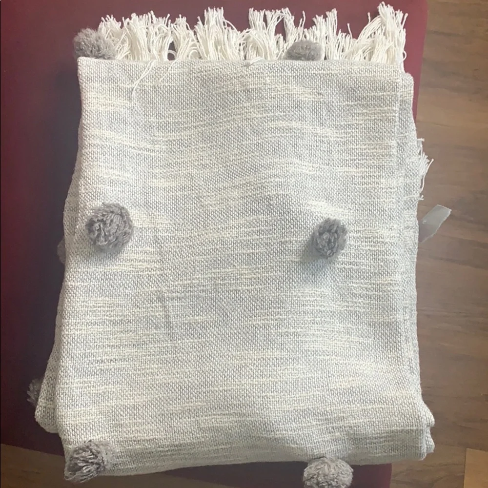 Gray and white Pom Pom fringe throw‎